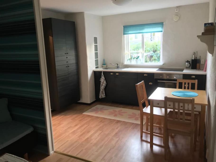 Charmig Liten Laegenhet Pa Oesterlen Apartment *